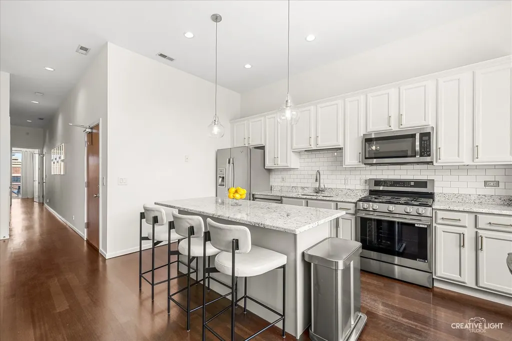 1725 North Western Avenue Chicago IL 60647