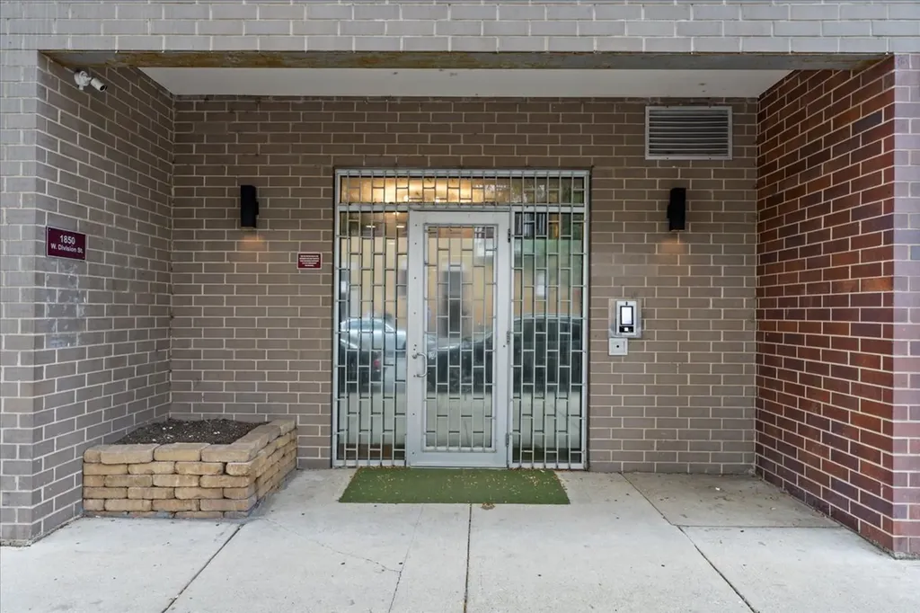 1850 West Division Street Chicago IL 60622