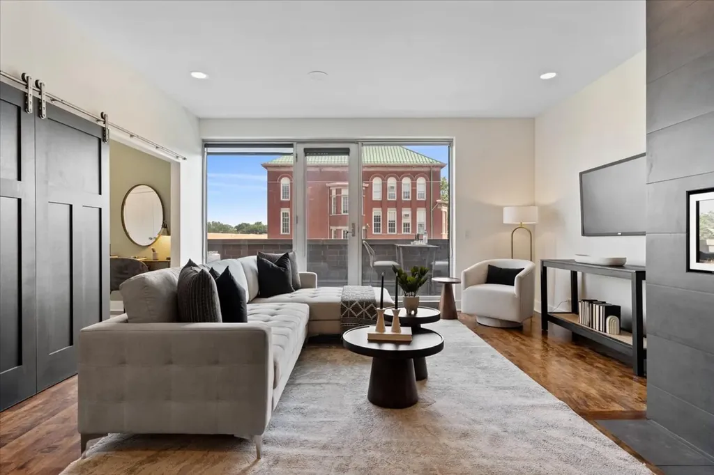 1850 West Division Street Chicago IL 60622