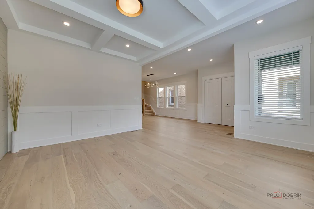 5748 West Eastwood Avenue Chicago IL 60630