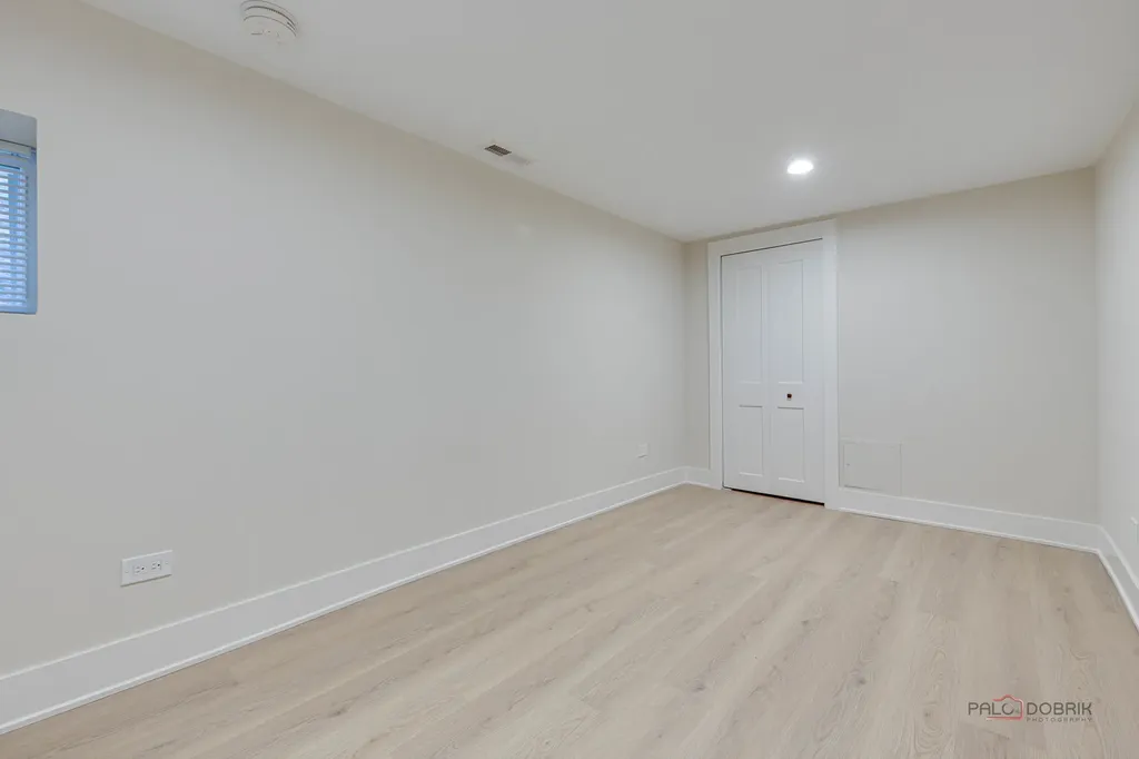 5748 West Eastwood Avenue Chicago IL 60630