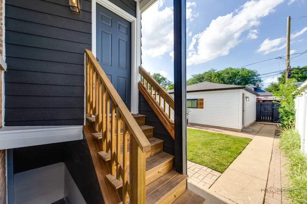 5748 West Eastwood Avenue Chicago IL 60630