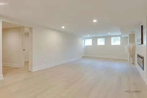 5748 West Eastwood Avenue Chicago IL 60630