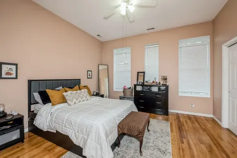 3549 South King Drive Chicago IL 60653