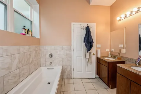 3549 South King Drive Chicago IL 60653