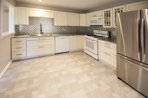 329 Redwing Drive Deerfield IL 60015