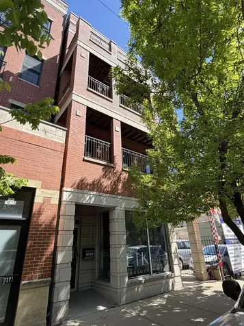 1832 West Belmont Avenue Chicago IL 60657