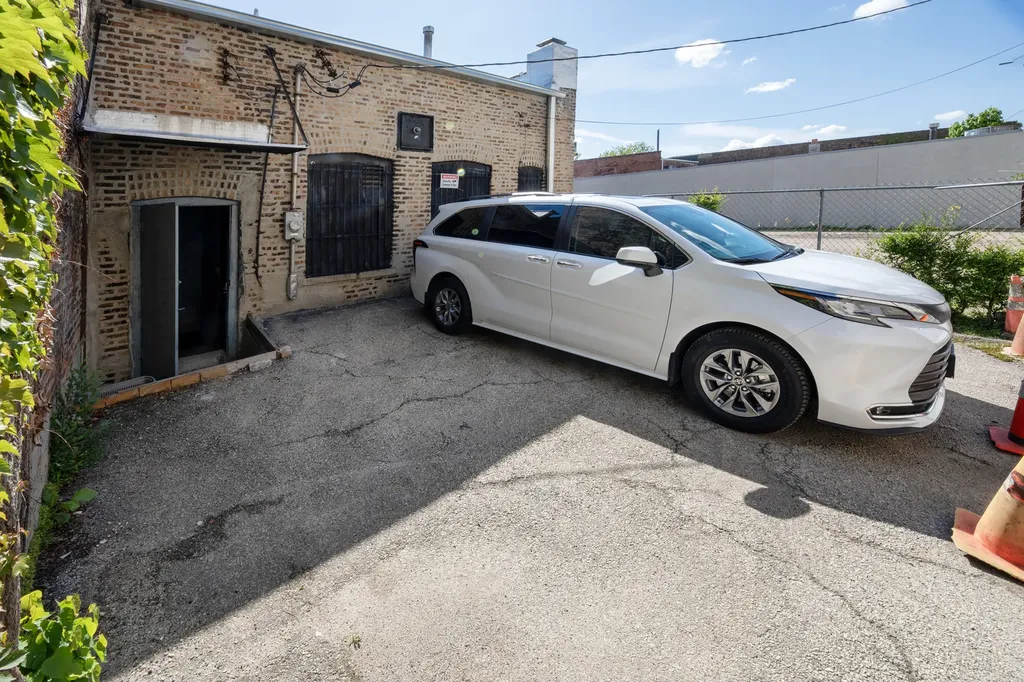 4728 South Ashland Avenue Chicago IL 60609