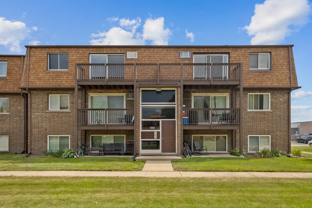 108 Boardwalk Street Elk Grove Village IL 60007