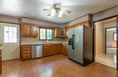 23 Elizabeth Circle Freeport IL 61032