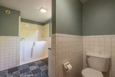 23 Elizabeth Circle Freeport IL 61032
