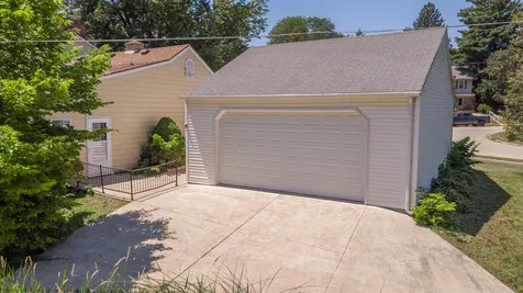 23 Elizabeth Circle Freeport IL 61032