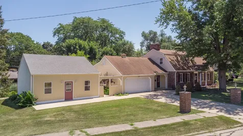 23 Elizabeth Circle Freeport IL 61032