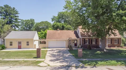 23 Elizabeth Circle Freeport IL 61032