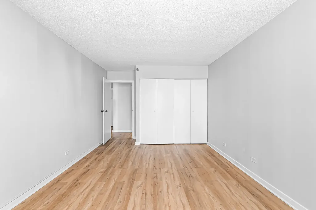 33 West Delaware Place Chicago IL 60610