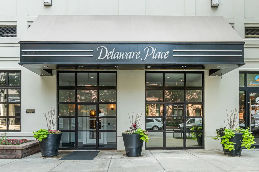 33 West Delaware Place Chicago IL 60610