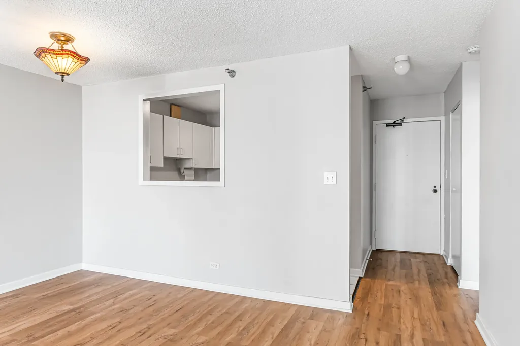 33 West Delaware Place Chicago IL 60610
