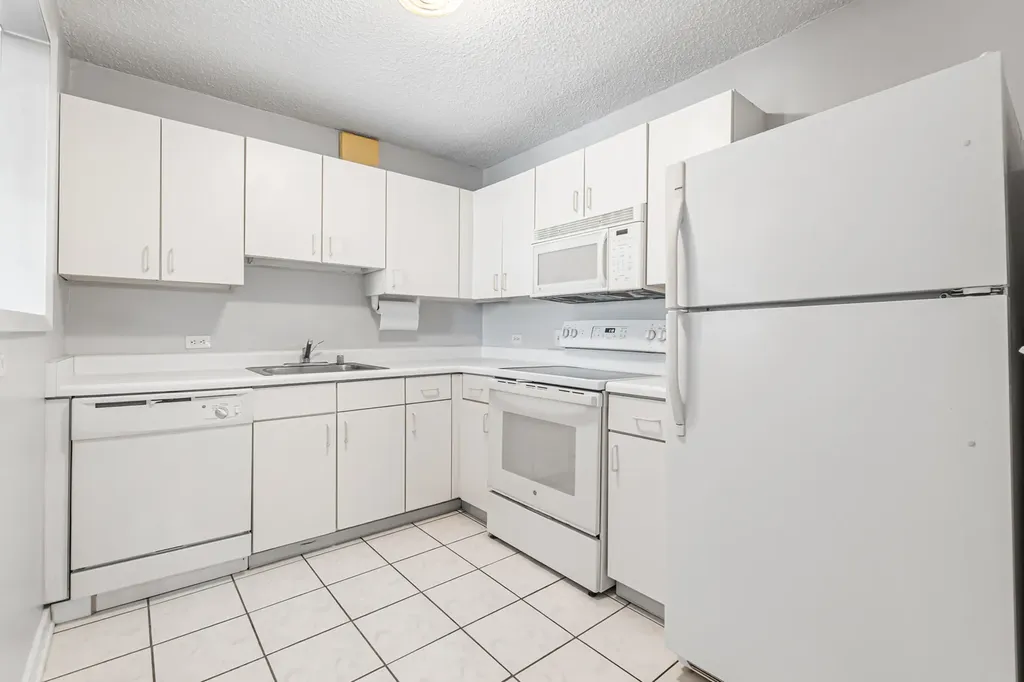 33 West Delaware Place Chicago IL 60610