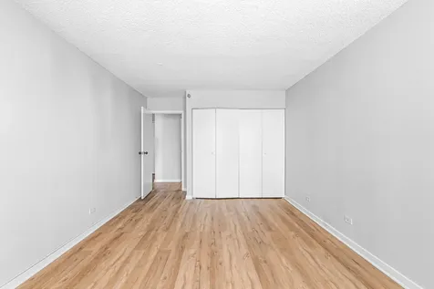 33 West Delaware Place Chicago IL 60610
