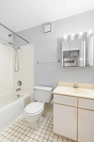33 West Delaware Place Chicago IL 60610