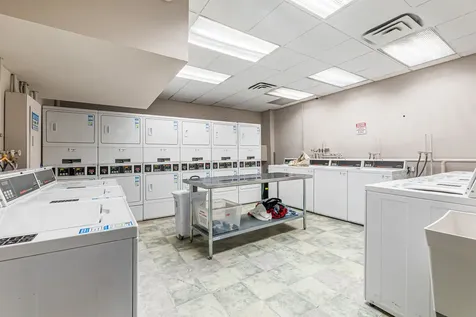 33 West Delaware Place Chicago IL 60610