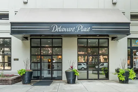 33 West Delaware Place Chicago IL 60610