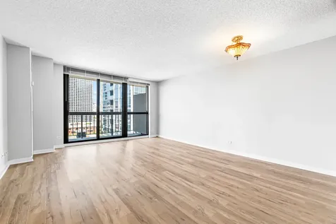 33 West Delaware Place Chicago IL 60610