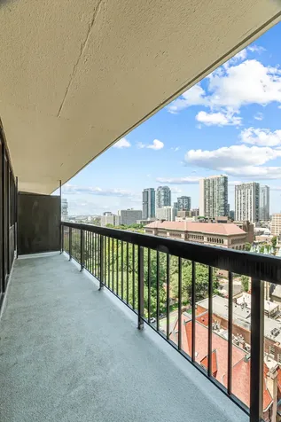 33 West Delaware Place Chicago IL 60610