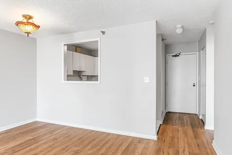 33 West Delaware Place Chicago IL 60610