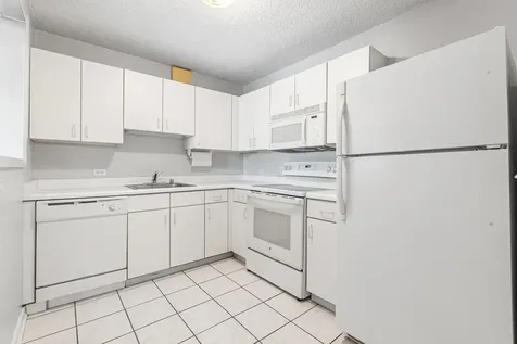 33 West Delaware Place Chicago IL 60610