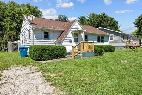 3424 2ND Street East Moline IL 61244