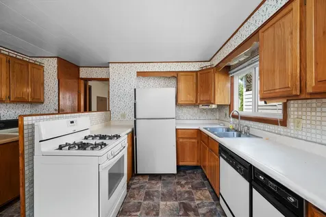 3424 2ND Street East Moline IL 61244