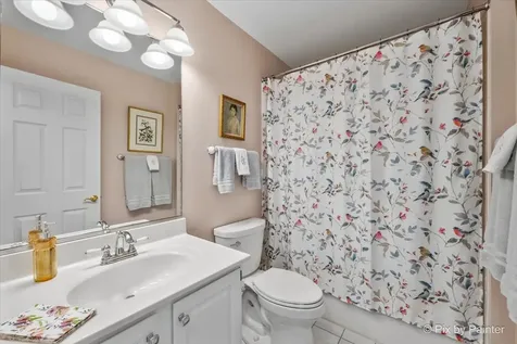 228 Charlotte Place Cary IL 60013