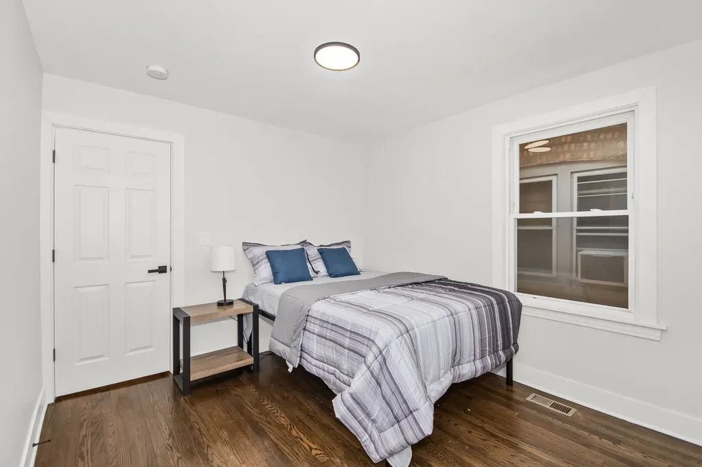 5529 West Cornelia Avenue Chicago IL 60641