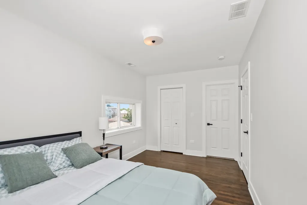 5529 West Cornelia Avenue Chicago IL 60641