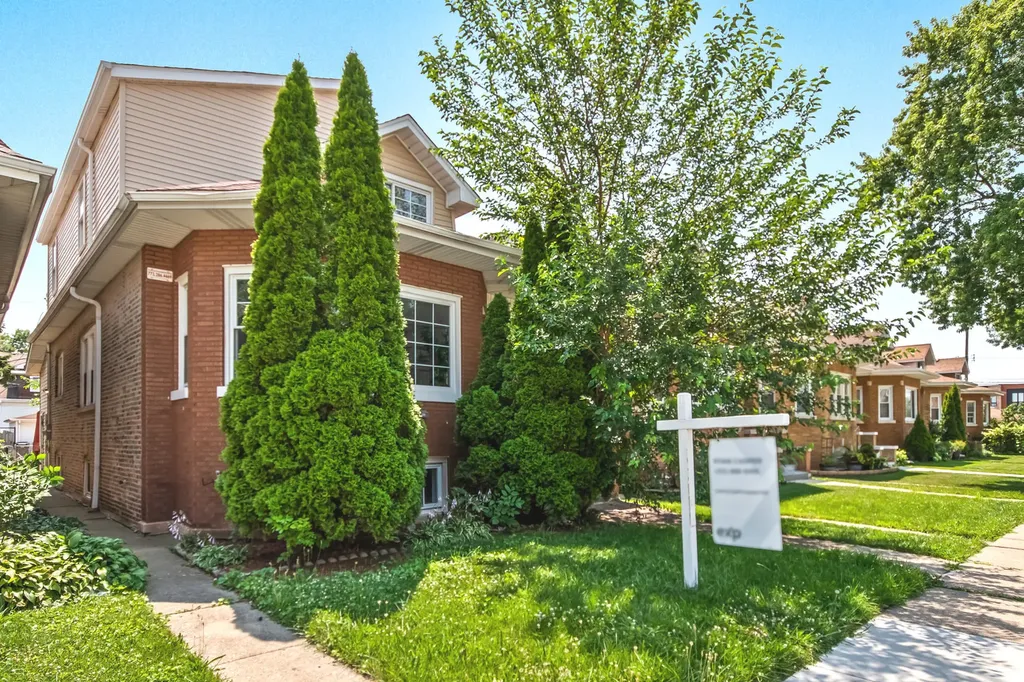 5529 West Cornelia Avenue Chicago IL 60641