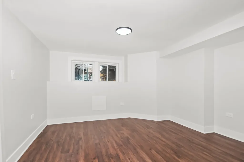 5529 West Cornelia Avenue Chicago IL 60641
