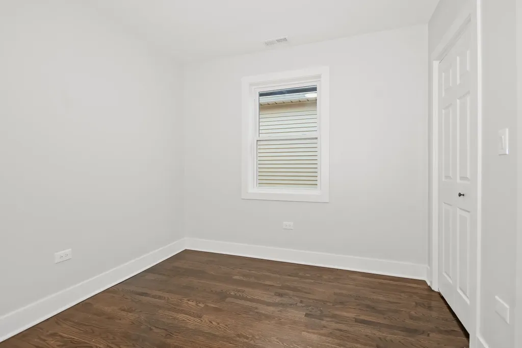 5529 West Cornelia Avenue Chicago IL 60641