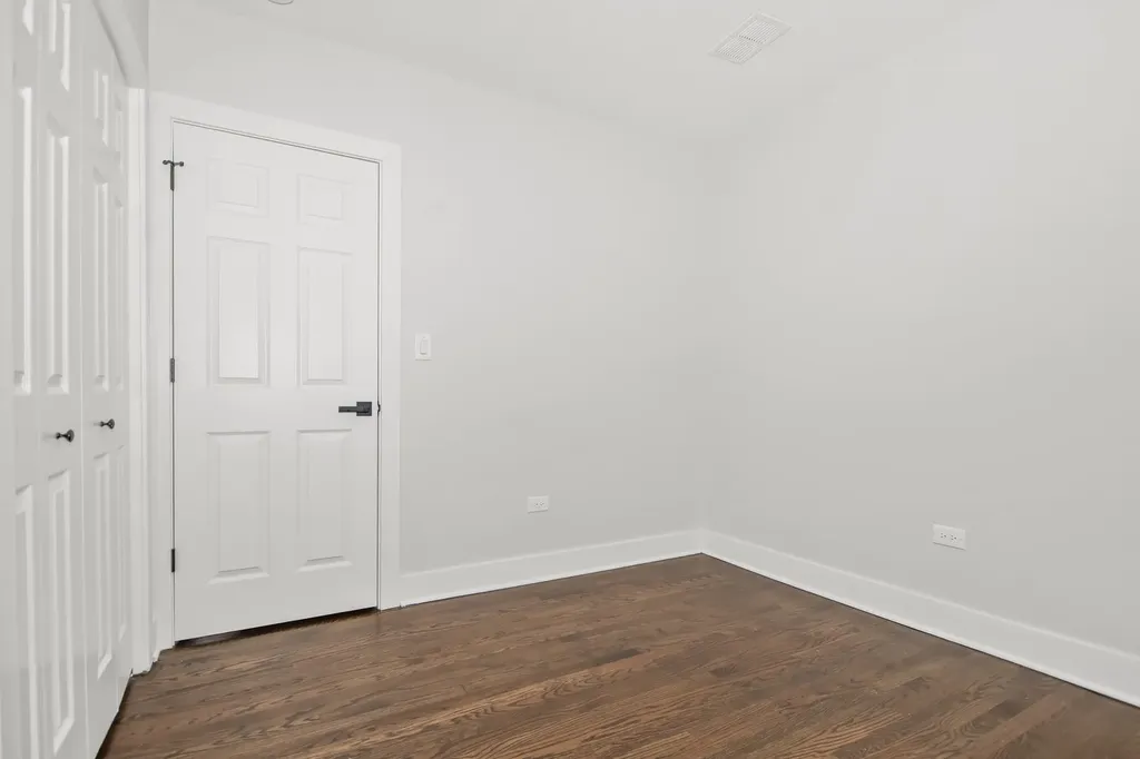 5529 West Cornelia Avenue Chicago IL 60641