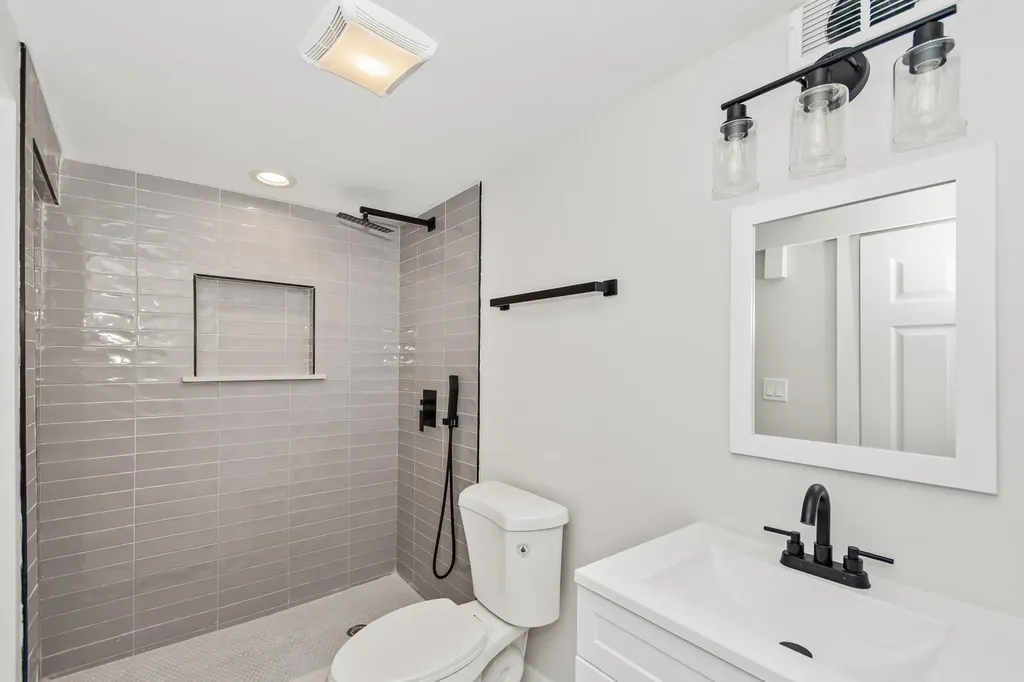 5529 West Cornelia Avenue Chicago IL 60641