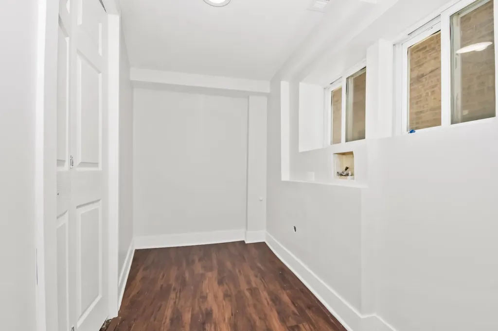 5529 West Cornelia Avenue Chicago IL 60641
