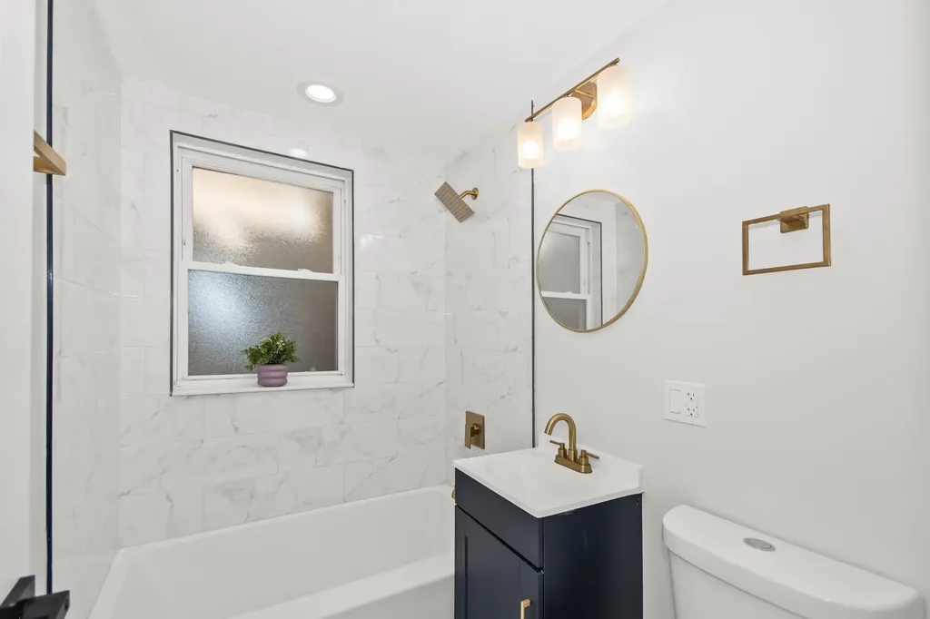 5529 West Cornelia Avenue Chicago IL 60641