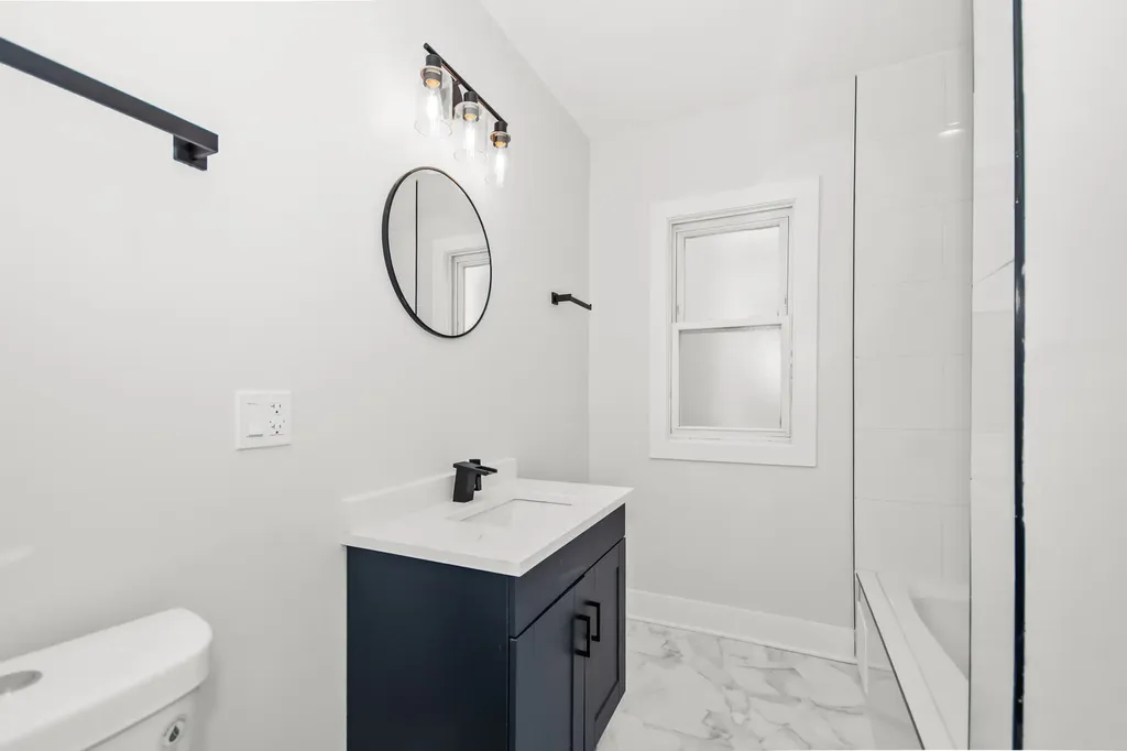 5529 West Cornelia Avenue Chicago IL 60641