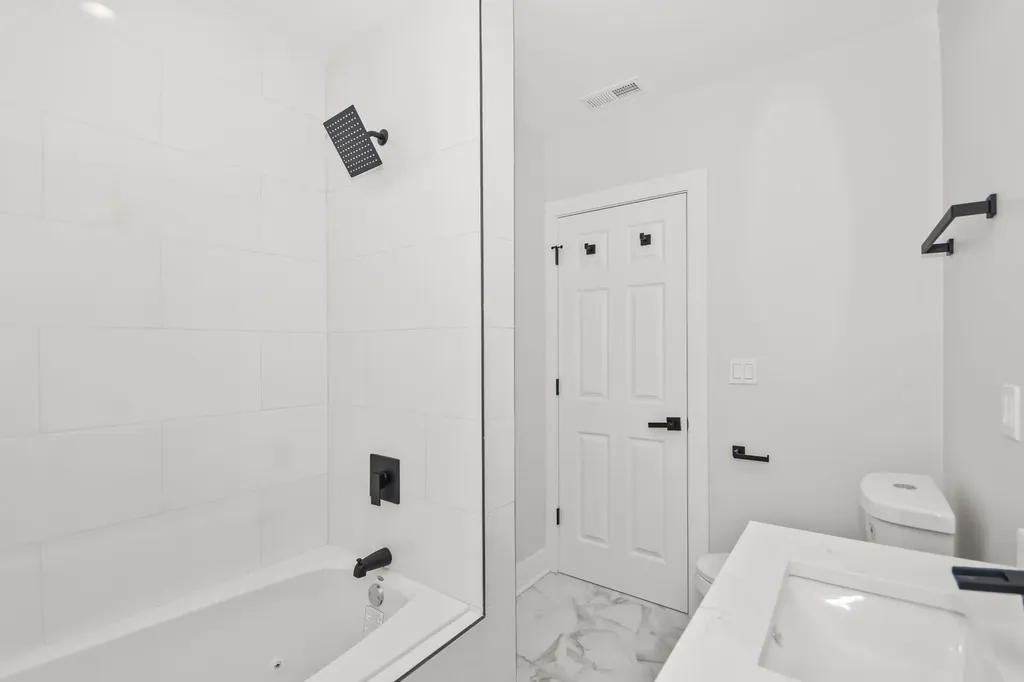 5529 West Cornelia Avenue Chicago IL 60641