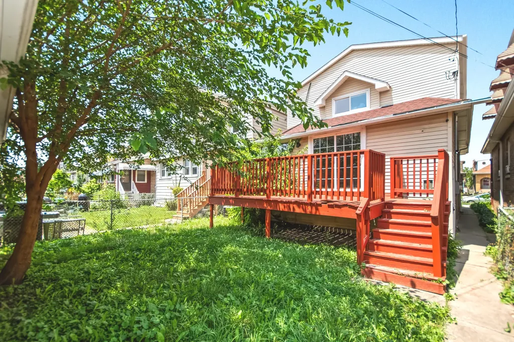 5529 West Cornelia Avenue Chicago IL 60641