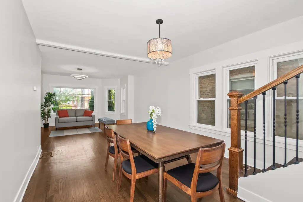5529 West Cornelia Avenue Chicago IL 60641