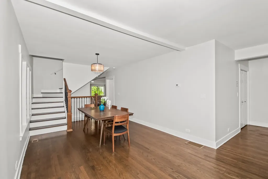 5529 West Cornelia Avenue Chicago IL 60641