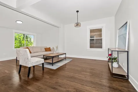 5529 West Cornelia Avenue Chicago IL 60641