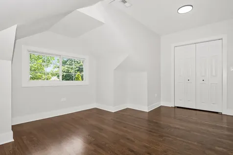 5529 West Cornelia Avenue Chicago IL 60641