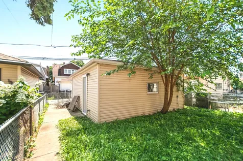 5529 West Cornelia Avenue Chicago IL 60641